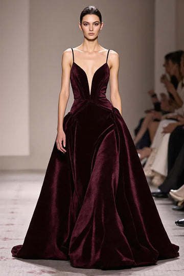 Robe de soirée à bretelles spaghetti trapèze en velours bordeaux